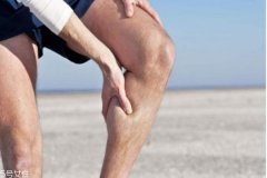 小腿抽筋是缺钙吗 可能是这些因素